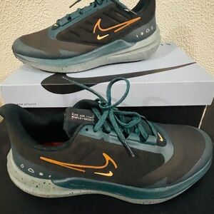 Nike Men’s Teal & Orange Athletic Sneakers
